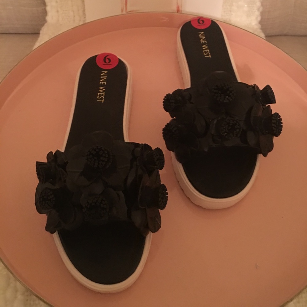 ◾️Nine West Sandals w/ 3D Flower Details ▪️
